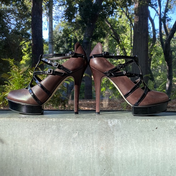 Carvela Strappy Brown and Black Heels - Picture 2 of 4